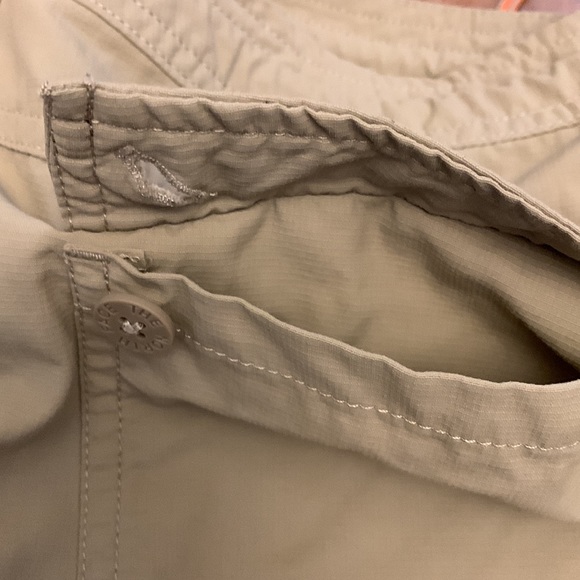 Nearly new NORTH FACE adventure pants 8 convertible - Picture 8 of 11